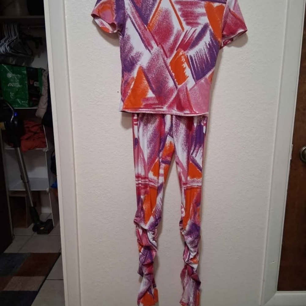 Jolie & Joy Abstract Print Top and Bottoms. In new condition. Womans Size Medium